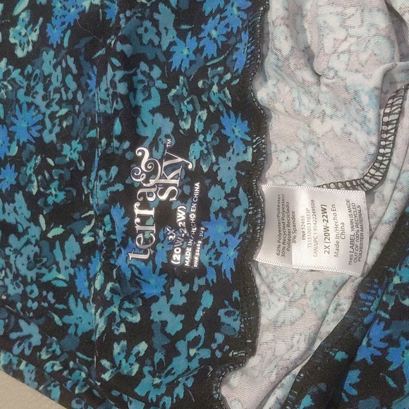 Terra & Sky Black and Blue Floral Shorts - Picture 4 of 5